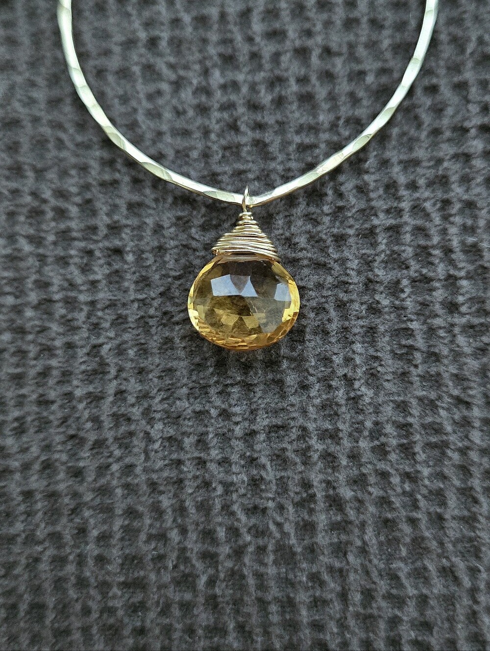 Hammered🔨 Gold💛 Open Ellipse Earrings With Dangling Citrine🧡 - NWOT - Picture 13 of 15